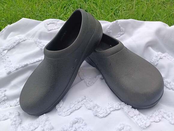 Crocs Shoes - Crocs On The Clock Work Clogs Black Cushion Lined Slip On Women 6 Men 4 Comfort